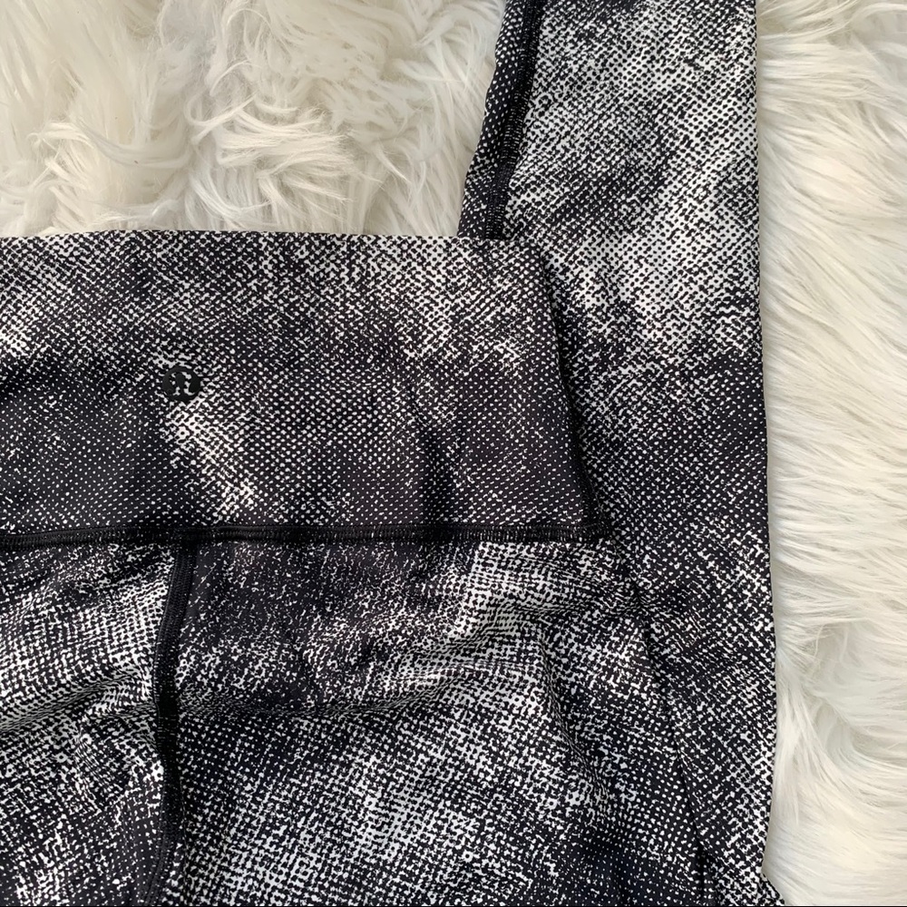 Lululemon Black White Patterned Leggings Size 4 - Picture 3 of 8